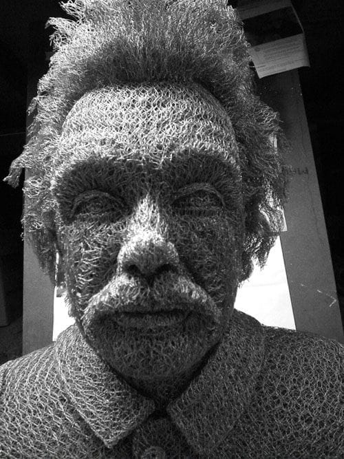 albert einstein estatua alambre ivan lovatt