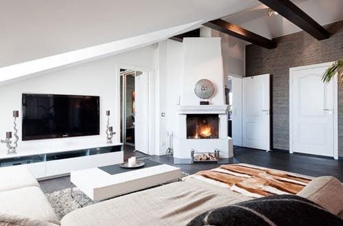 fotografia atico decorado usado como sala de esatr