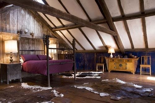 fotografia decoracion atico usado como dormitorio aspecto rustico