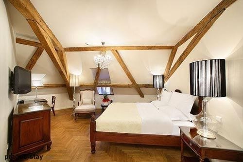 fotografia dcoracion atico usado como dormitorio