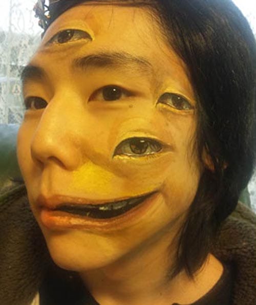 trabajo body art ojos boca deformada artista japonesa chooo san