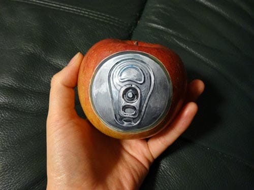 trabajo pintura manzana pintada lata artista japonesa chooo san