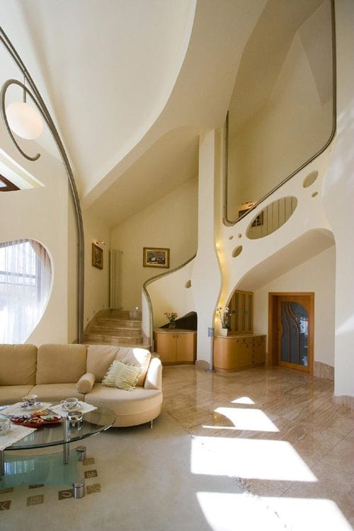 Swing House, curvas elegantes en una casa en Polonia