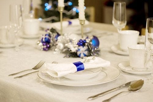 mesa blanca detalles azules navidad