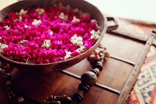 flores rosas y blancas cuenco etnico