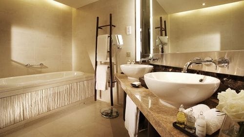 baño hotel lujo intercontinental hanoi westlake