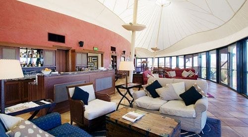 sala estar hotel lujo australiano longitude 131