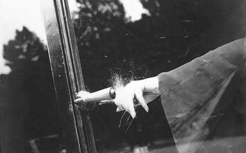 lee miller mano que estalla 1930