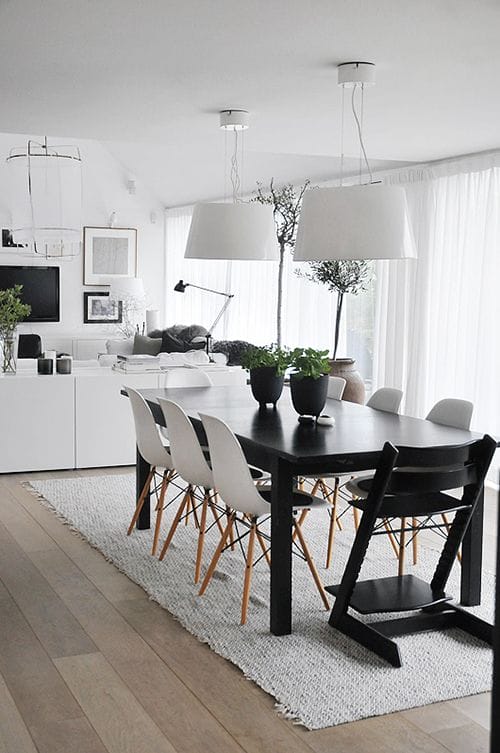 Comedor de diseño escandinavo en blanco y negro. 