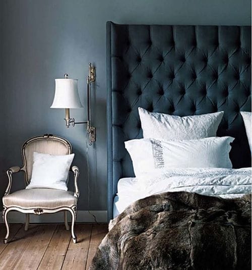 Cabecero de terciopelo en azul.