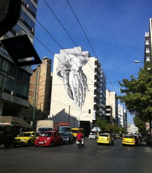 manos graffiti edificio