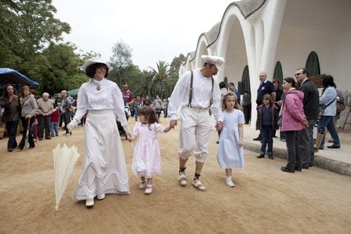 familia disfrazada modernidmo