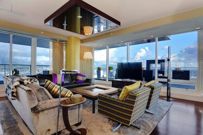 salon con ventanales mirador