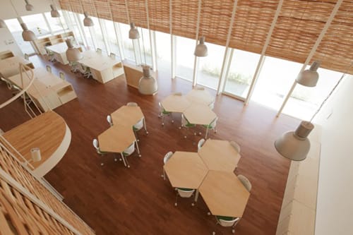 Picado de la oficina de mimbre por SUEP