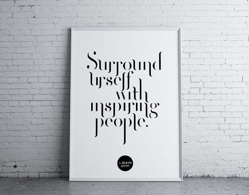 Cuadro con mensaje en blanco y negro