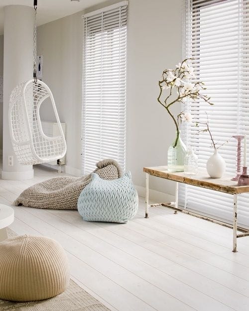 balancín blanco colgado