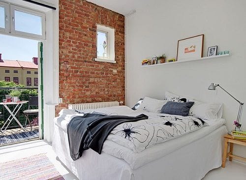 Dormitorio con pared de ladrillo