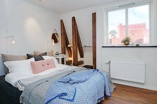 Dormitorio con vigas de madera