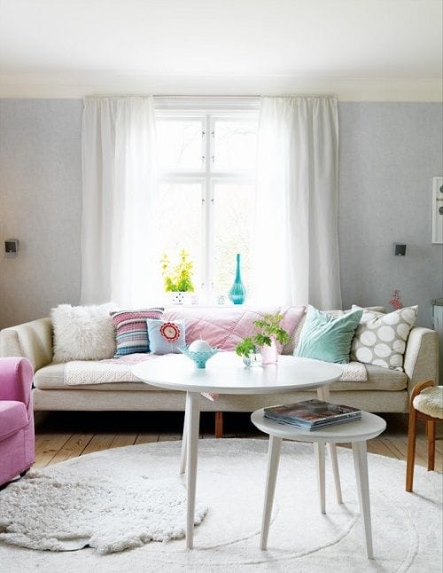 sofa con coleccion cojines colores
