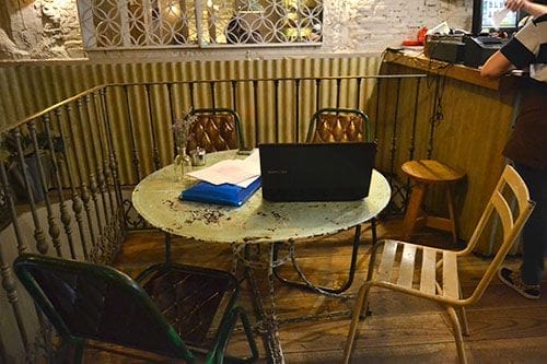 detalle de la mesa de maricastaña