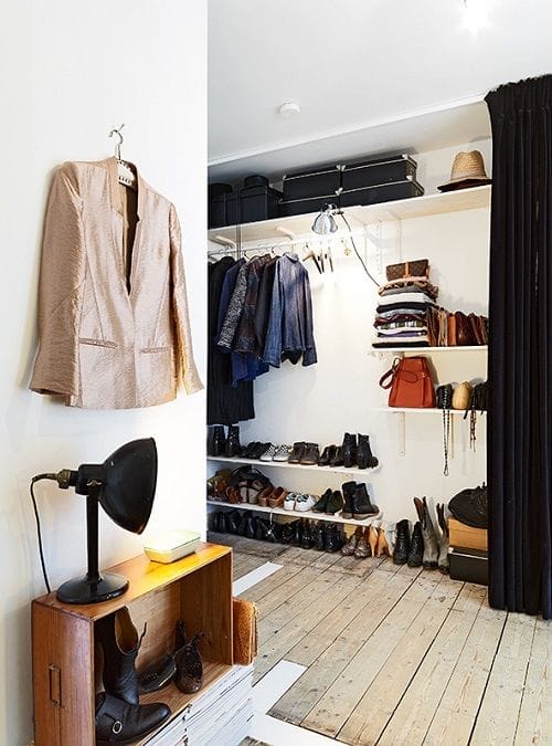 Vestidor amplio en madera y blancos