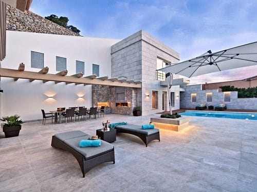 Terraza con suelo de mármol