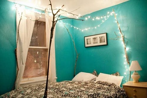 Christmas-Lights-in-Bedroom-01-1-Kindesign