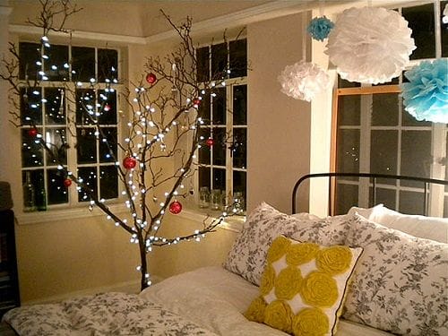 Christmas-Lights-in-Bedroom-04-1-Kindesign