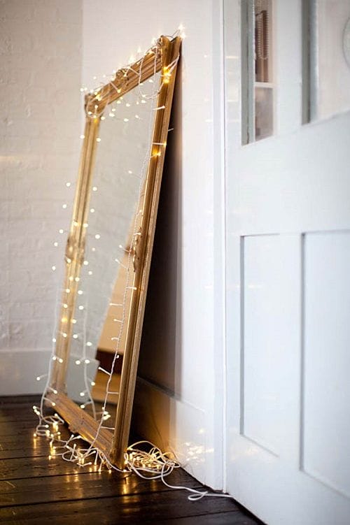 Christmas-Lights-in-Bedroom-35-1-Kindesign