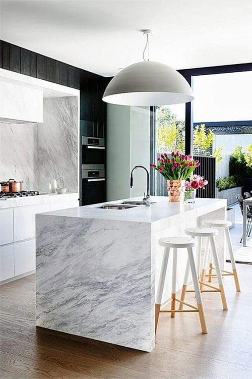 cocina marmol blanco gris tendencia decoracion mesa encimera