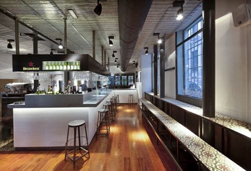 barra americana estilo industrial la musa la latina restaurante madrid