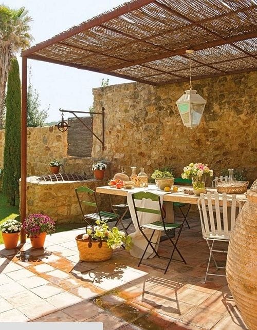 mesa de exterior con sombra