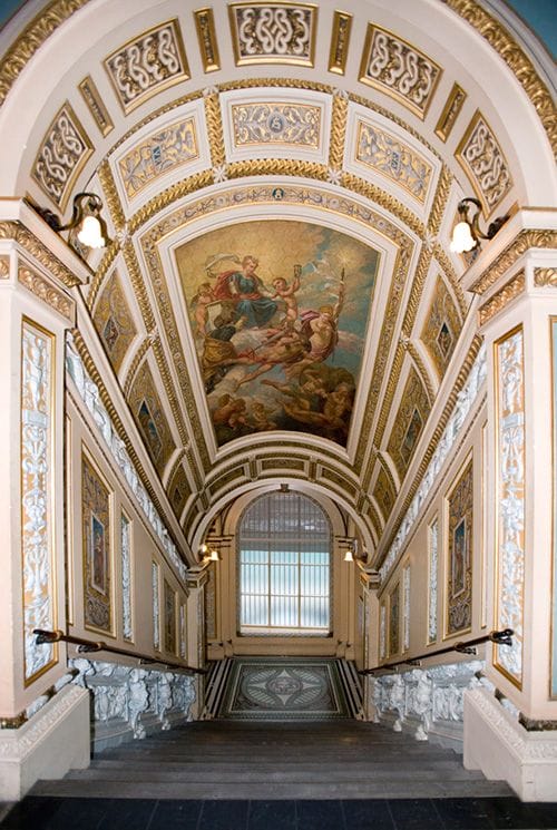 interior escalera museo victoria and albert londres arte escultura