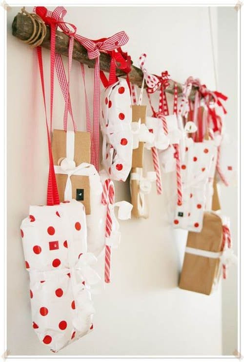 Calendario adviento tonos rojos