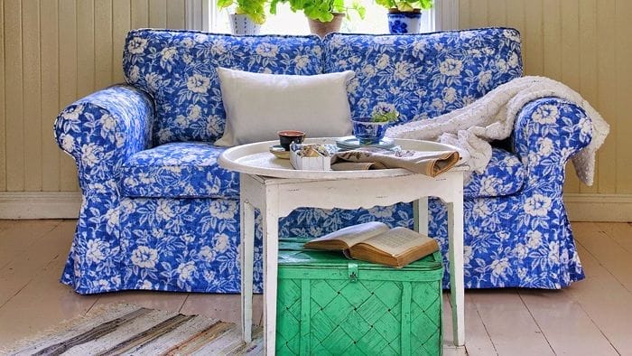 ektorp ikea flores blancas fondo azul bemz