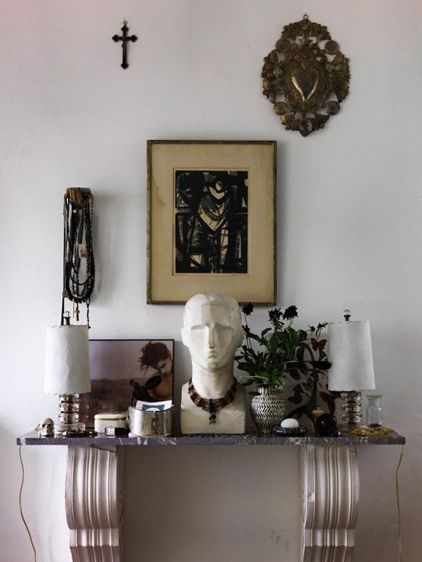 Rincon con cuadro y collares