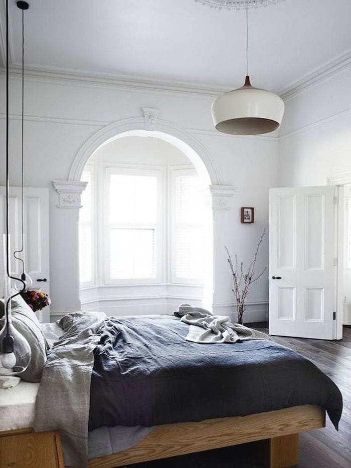 dormitorio con ventana