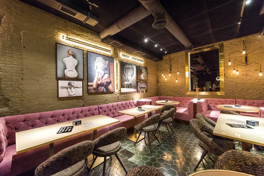 fotografías y sofas en rosa