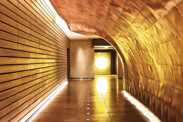 pasillo hotel mondrian londres barco