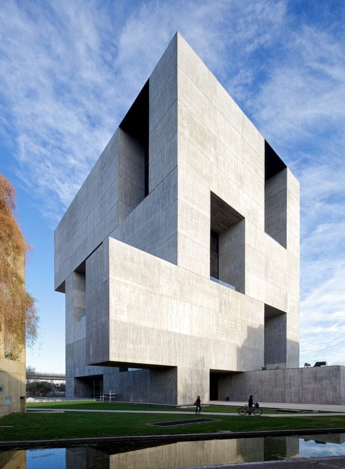 centro de innovacion de la uc universidad de chile alejandro aravena obra premio pritzker 2016