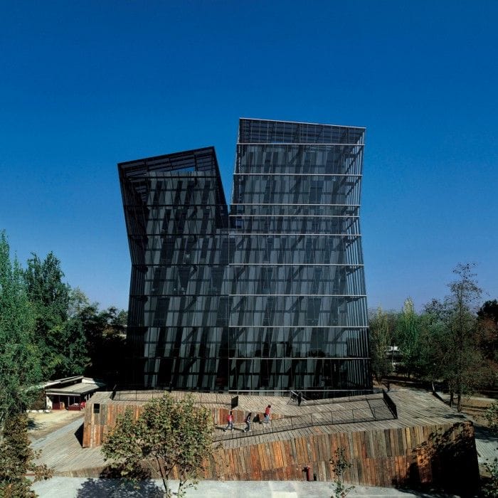 torres siamesas universidad catolica de chile obra edificio de alejandro aravena premio pritzker arquitectura 2016 chileno chile