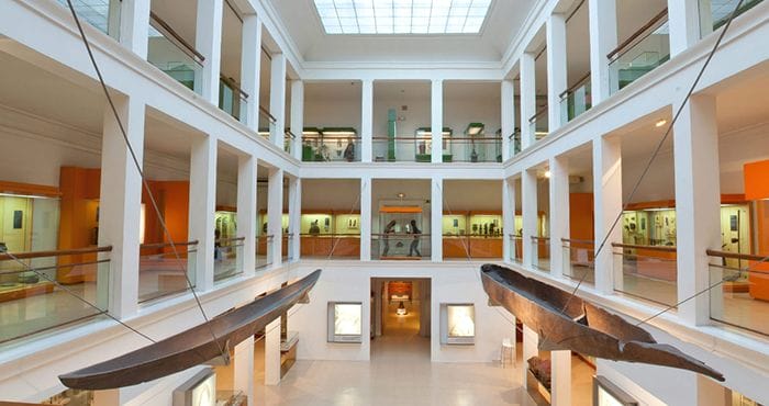 interior museo nacional de antropologia madrid espana sala africa