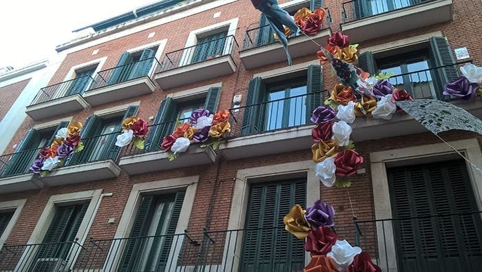 flores en la fachada