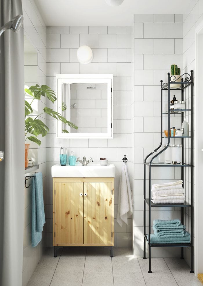 baño madera virgen y blanco catalogo IKEA 2017