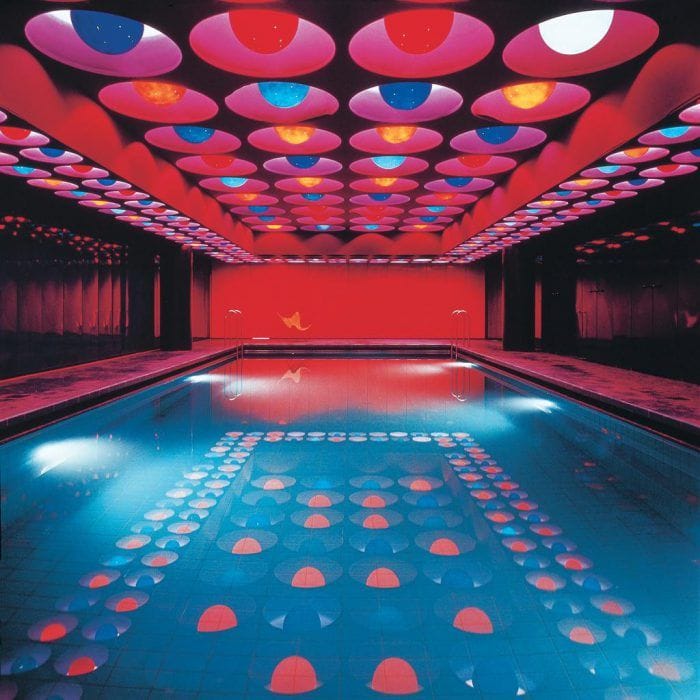 piscina verner panton psicodelica luces colores rojo anos 70 decada 1970 setenta futurista