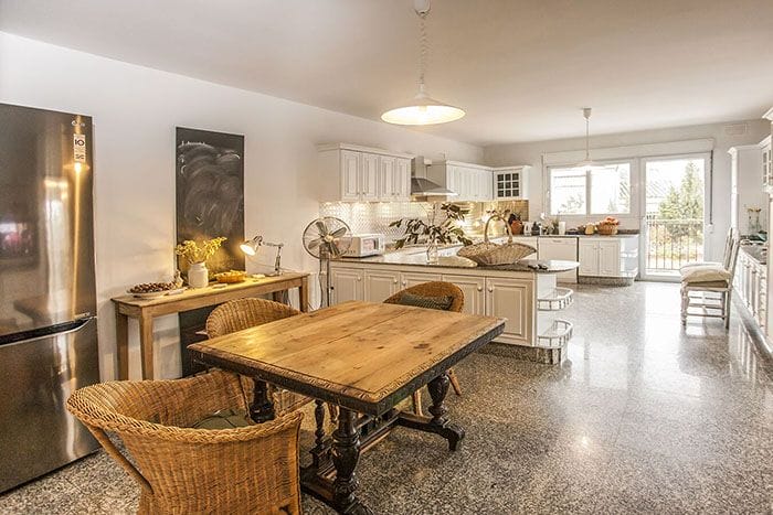 cocina rustica moderna en piso exclusivo en Madrid