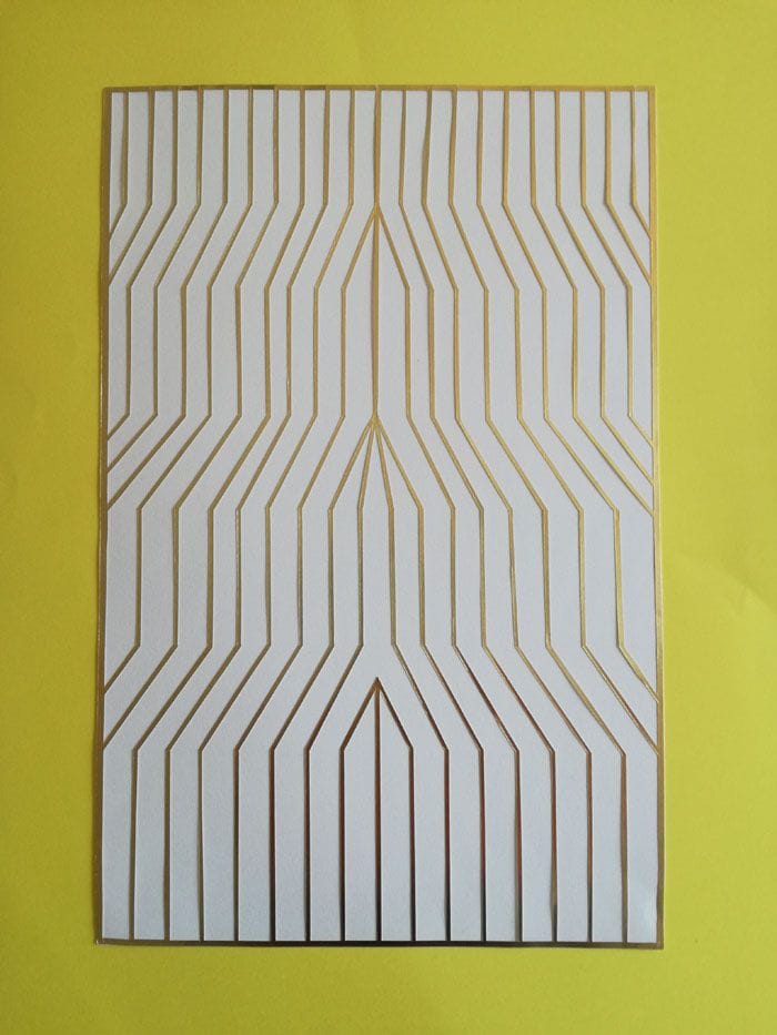 Arte abstracto marco amarillo con lineas doradas simetricas