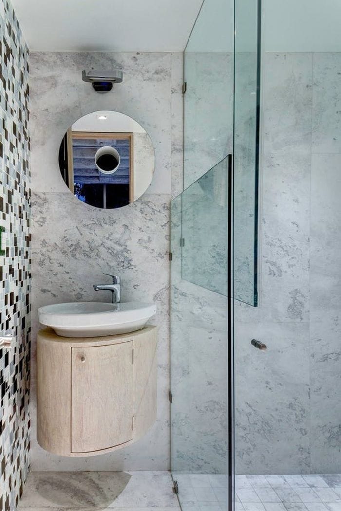 reforma baño pequeño con lavabo flotante