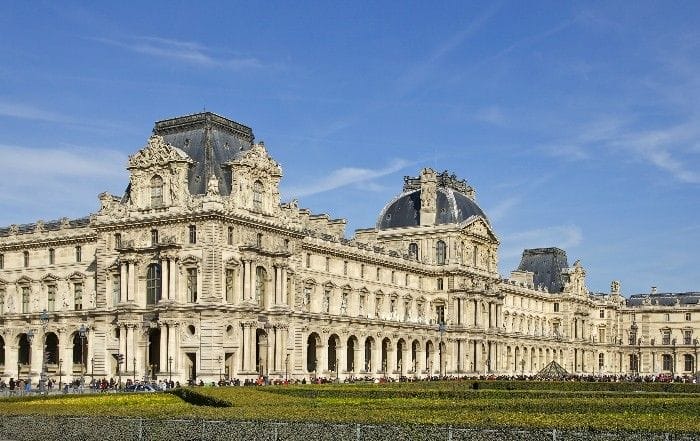 El Museo del Louvre, un edificio con siglos de historia