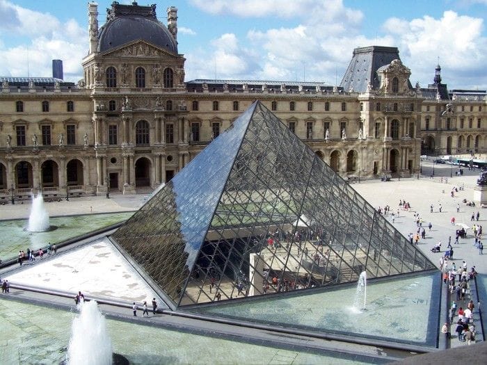 piramide de cristal del louvre